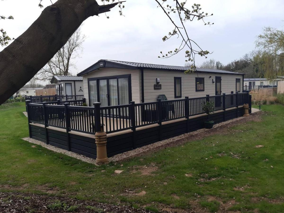 Captivating Bluebell Lodge 2-Bed Cotswolds Caravan Cirencester Exterior foto